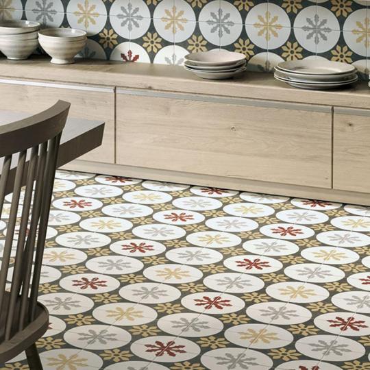 mediterran cementlap padlolap jarolap mintas szines vintage regies konyha padlolap jarolap nappali kismeretu 20x20 dekor burkolat lameridiana burkolatok lakberendezes budapest.jpg